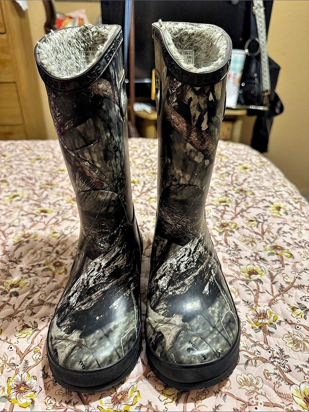 BOGGS Camo Winter Boots US Youth 2 Like New
